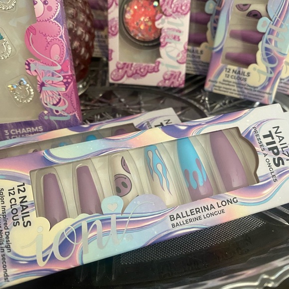 🆕💅🏻 IONI LIMITED EDITION PRESS-ON NAILS AND NAIL ART COLLECTION. BRAND NEW! - Picture 3 of 7
